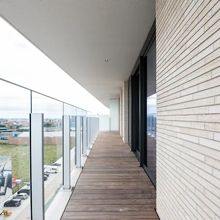 Luxurious New With Stunning Views Appartement *