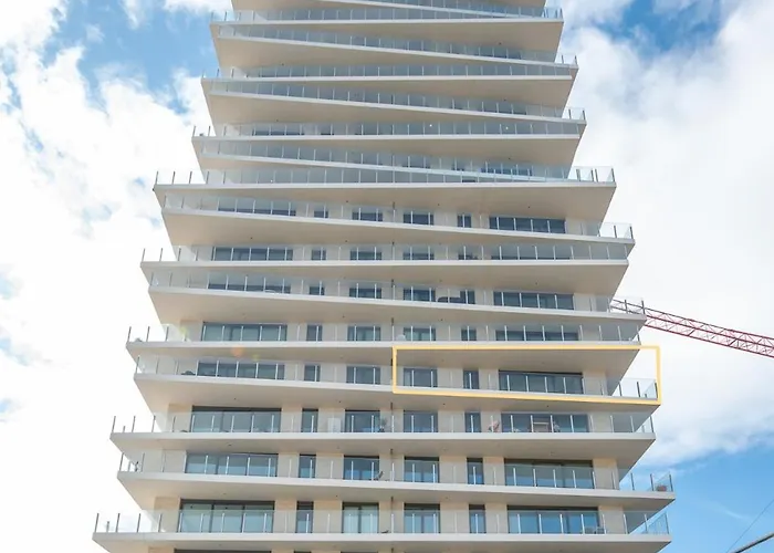 Luxurious New With Stunning Views Appartement *