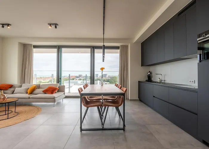 Luxurious New With Stunning Views *