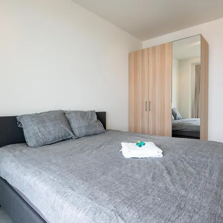 Luxurious New With Stunning Views Lejlighed *